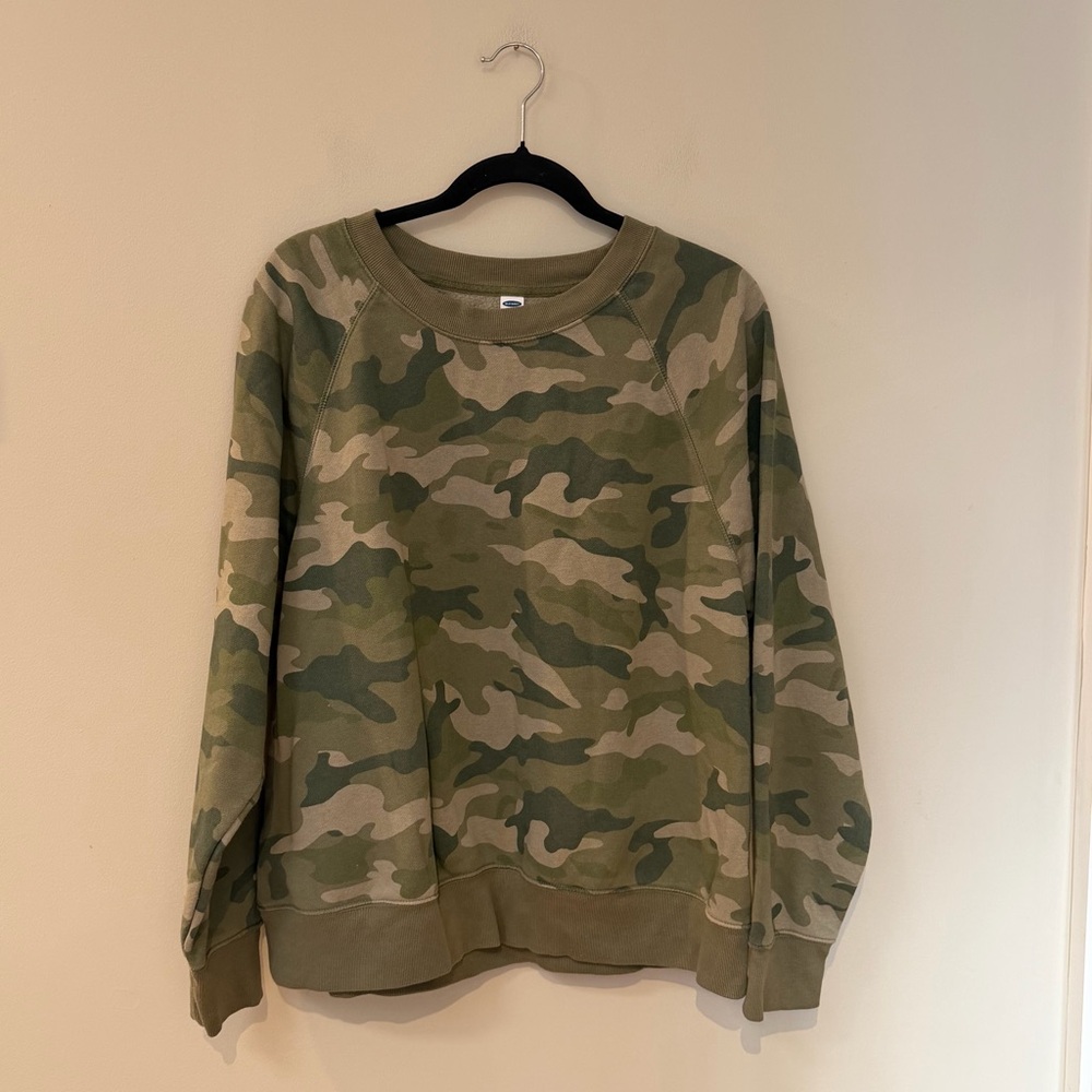 Old Navy Green Camo Crewneck Sweatshirt - Picture 2 of 7